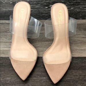 NWB Pointy toe box, clear double strap heel.